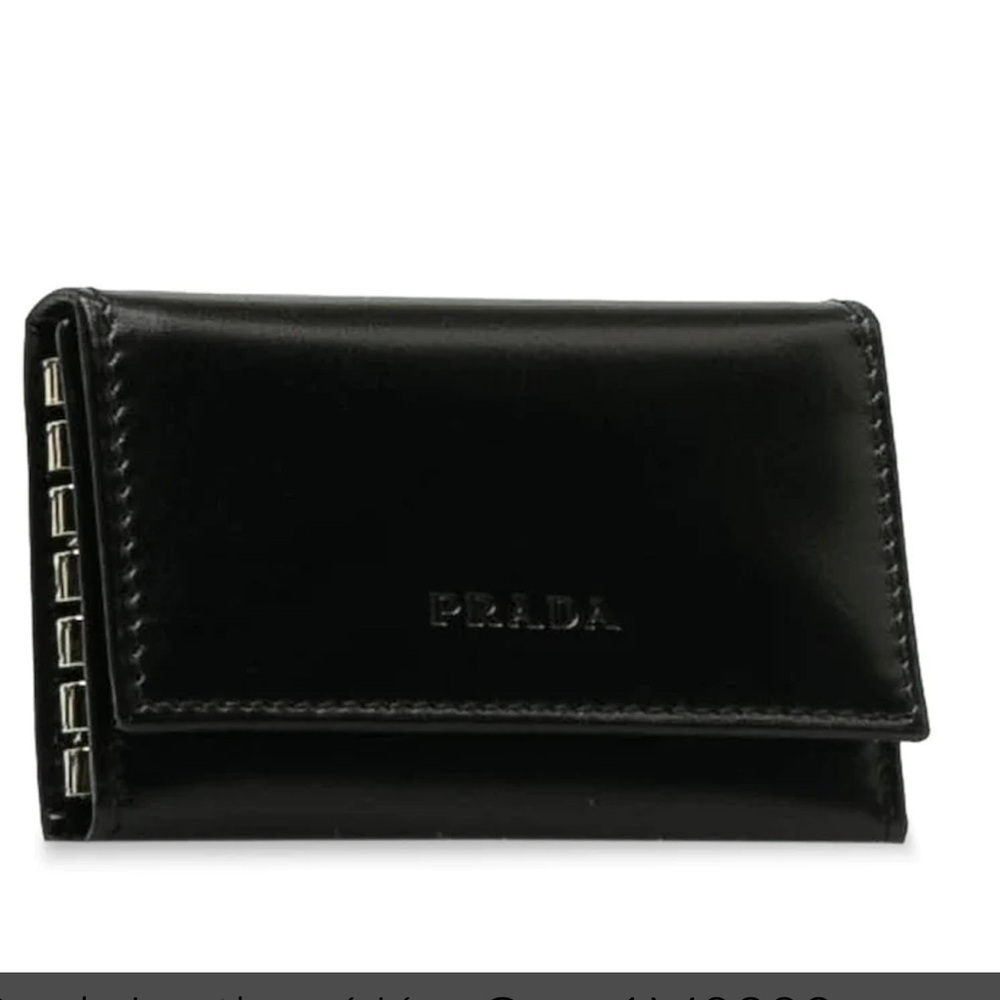 Prada Authentic Black Leather 6 Key Case Holder. P113